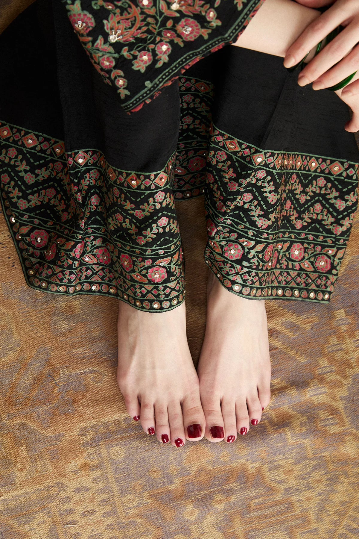 Lawn Unstitched 3 Piece Embroidered Dress - VL1033