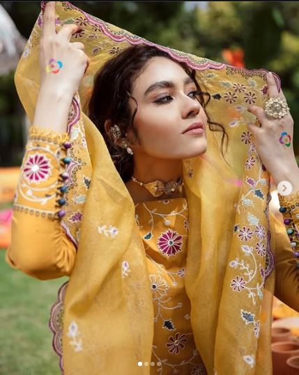 Nisa, Lawn 3.piece embroidered Summer suit with Orgenza dupatta. VL890