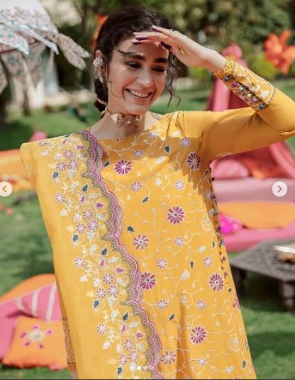 Nisa, Lawn 3.piece embroidered Summer suit with Orgenza dupatta. VL890