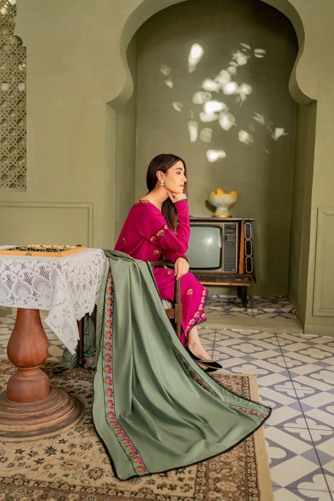 VL640 WINTER 3PC Dhanak suit with Embroidered Shawll