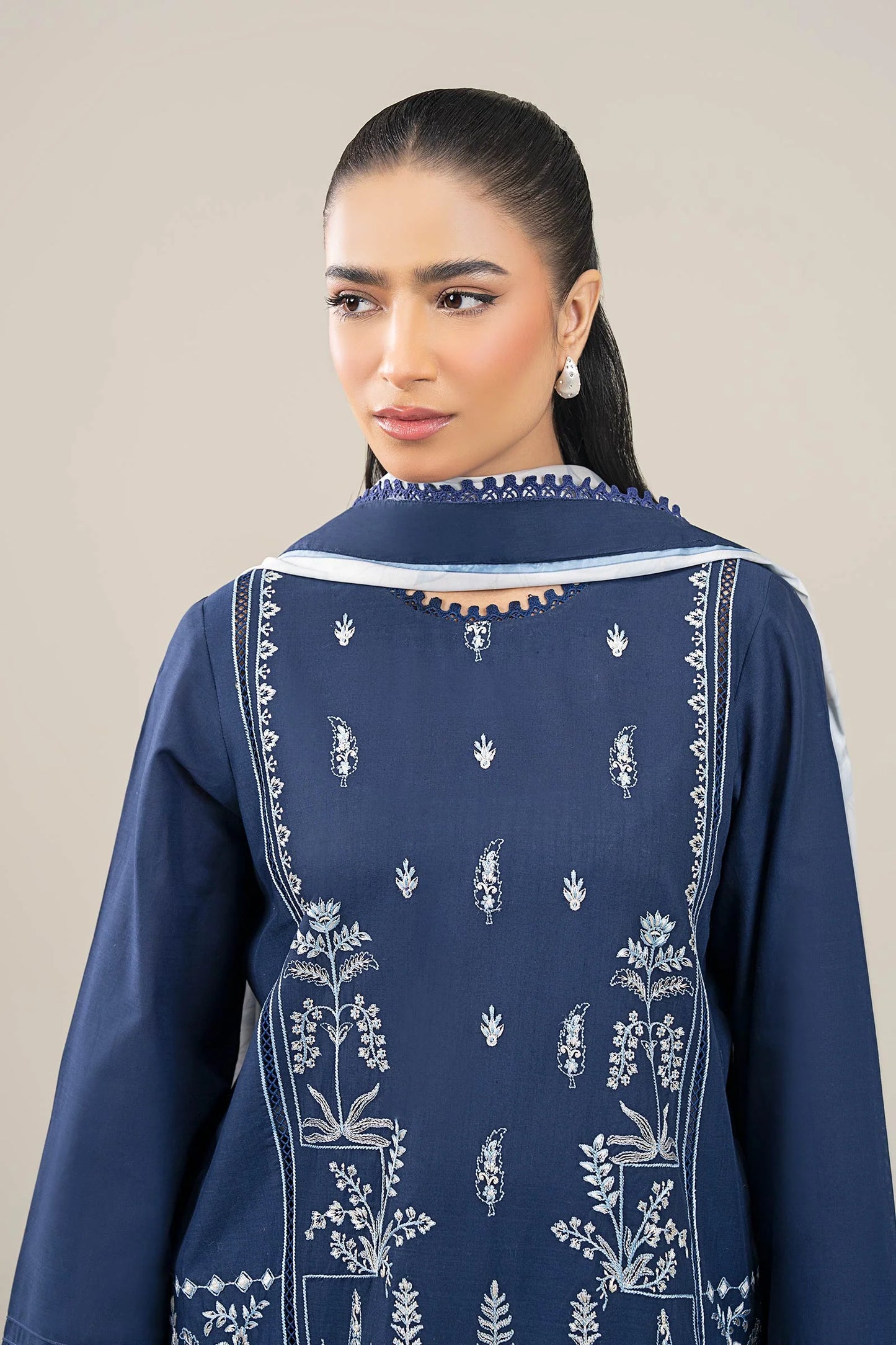 MARIA B-3PC DHANAK EMBROIDERED SHIRT WITH COUTRAI WOOL PRINTED SHAWL - VL1119