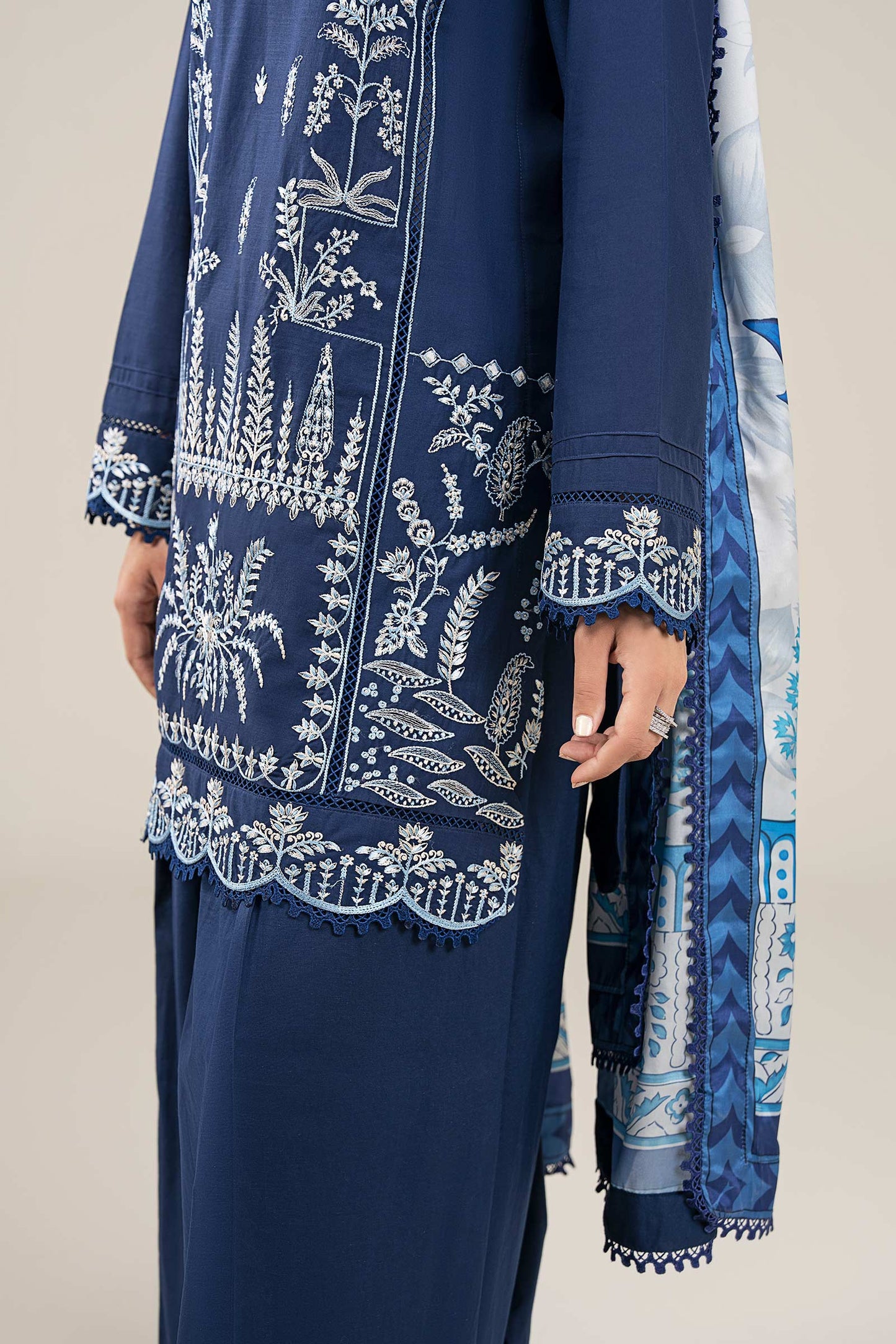 MARIA B-3PC DHANAK EMBROIDERED SHIRT WITH COUTRAI WOOL PRINTED SHAWL - VL1119