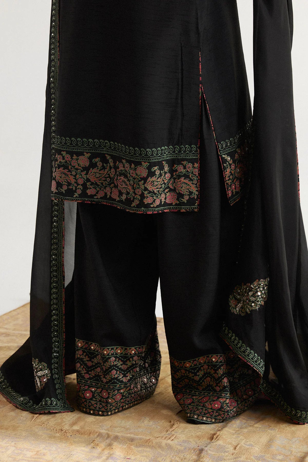 Lawn Unstitched 3 Piece Embroidered Dress - VL1033