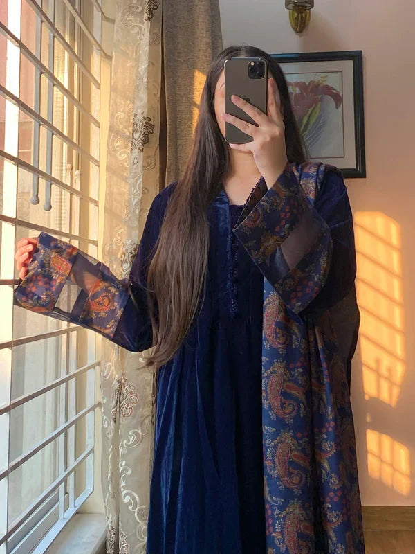 VL 1402 - Velvet Dress with Printed Dhanak Shawl