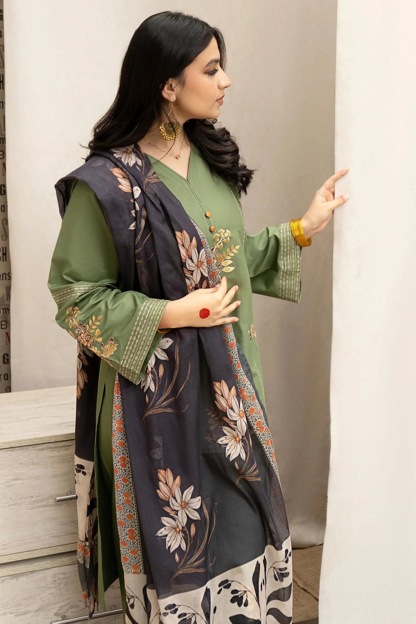 VL856 URGE - 3PC DHANAK EMBROIDERED SHIRT WITH PASHMINA PRINTED SHAWL