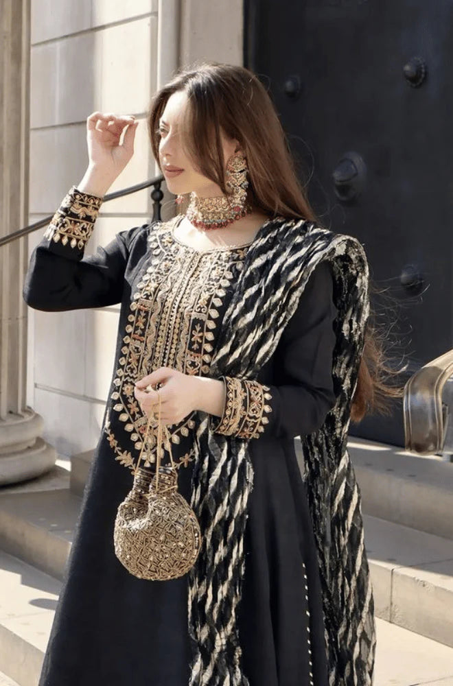 VL764 MAYA - 3PC Lawn Embroidered Suit