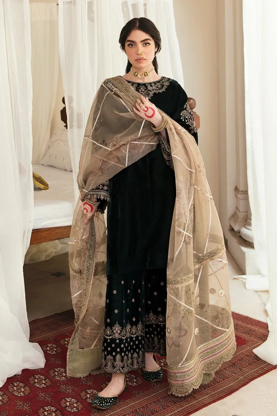 VL958 Unstitched 3PCs Embroidered Velvet Dress With Embroidered Organza Dupatta