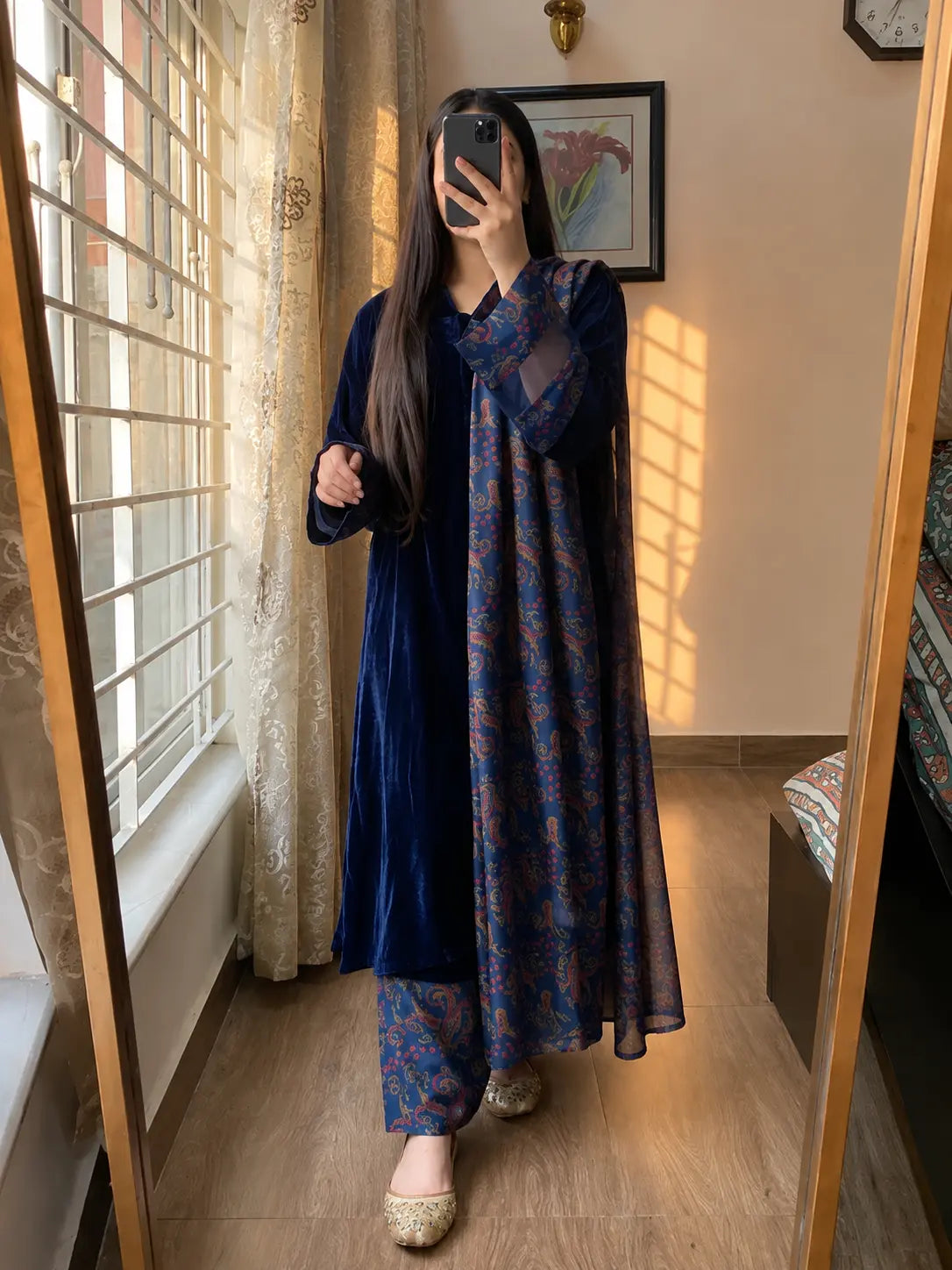 VL 1402 - Velvet Dress with Printed Dhanak Shawl