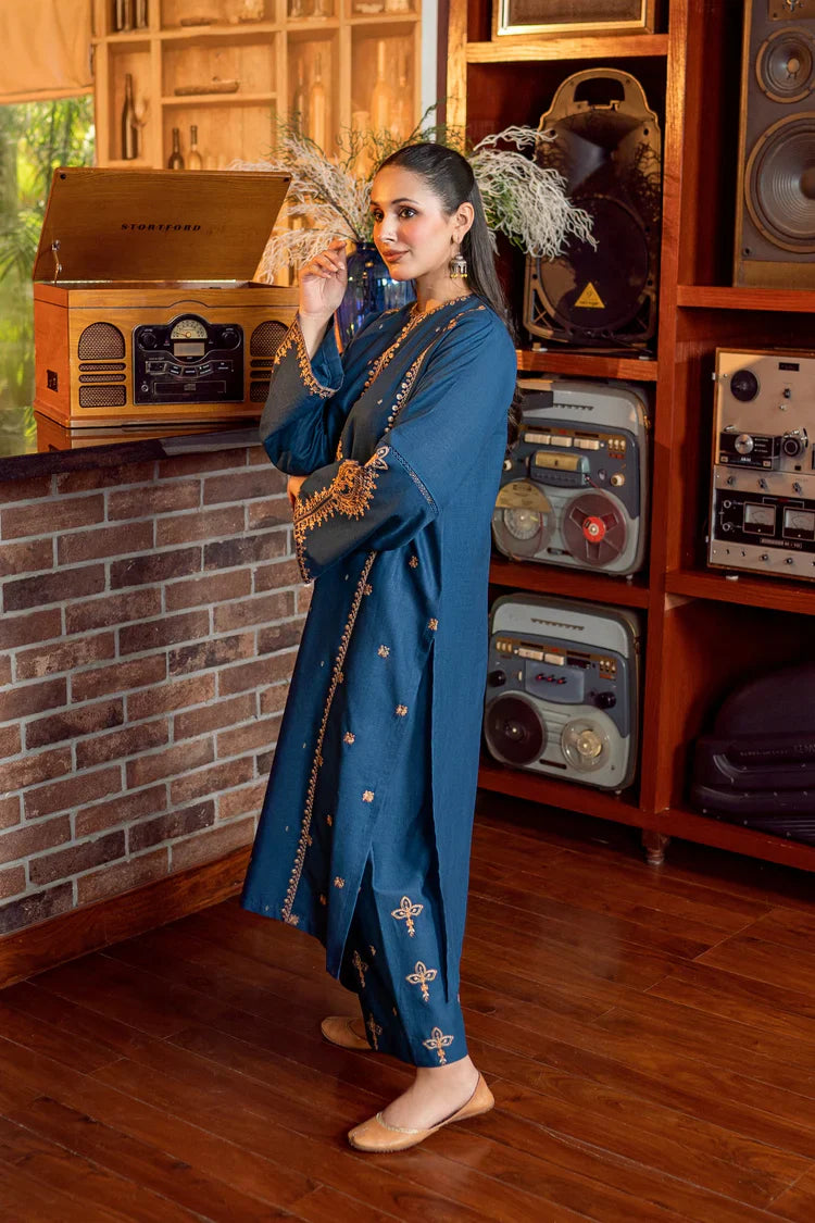 Urge 2Pc Embroidered Lawn Suite With Fully Embroidered trouser VL1290