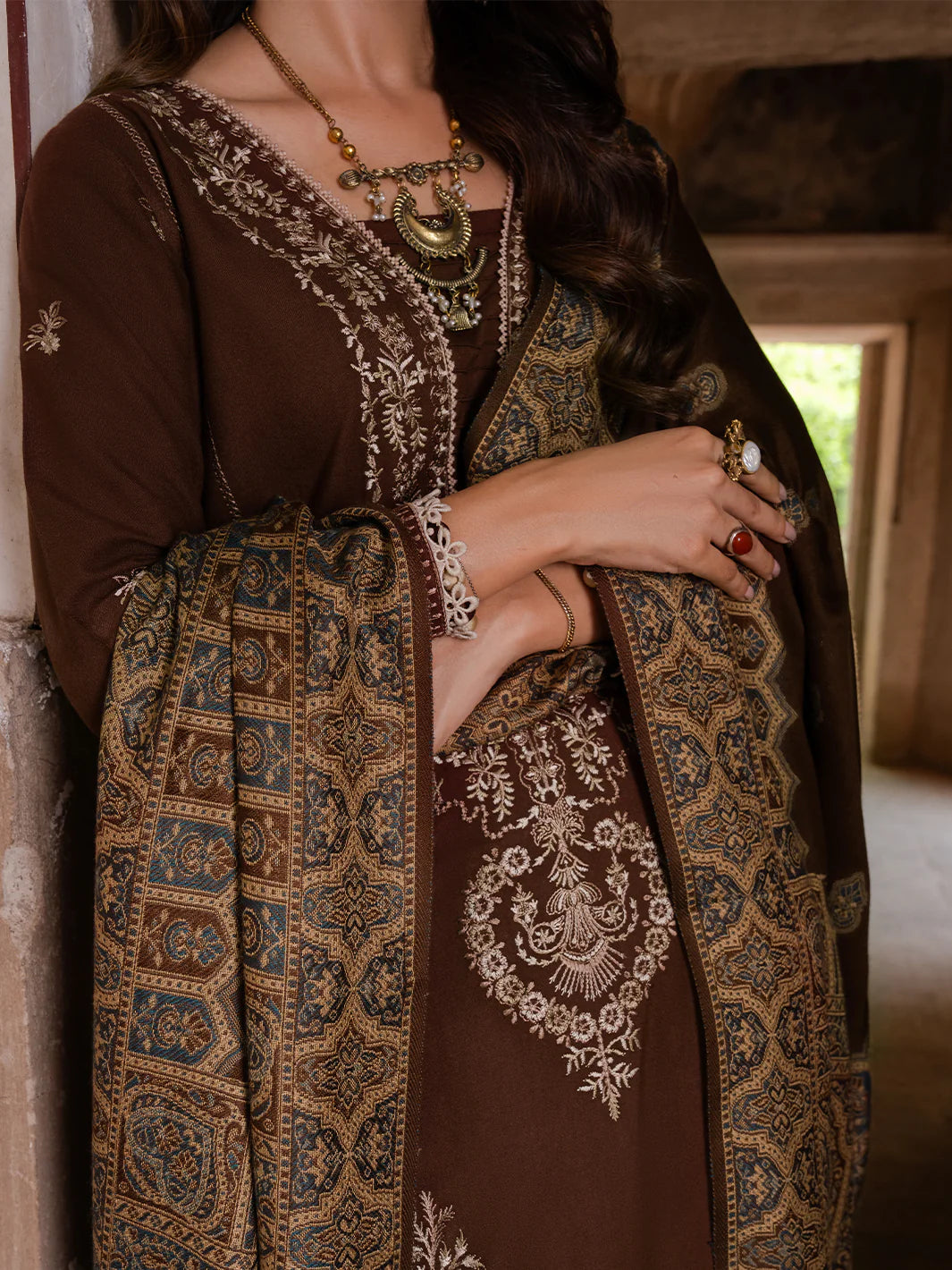 izel - Winter 3PC Dhanak Embroidered Suit - VL1247