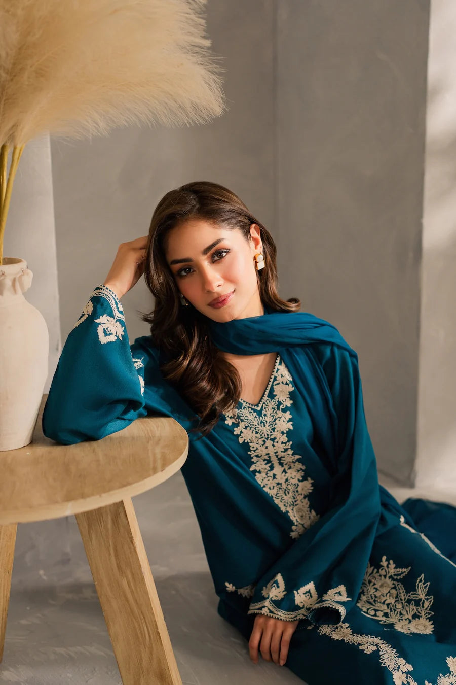 iznik - 3PC Lawn Embroidered Suit - VL1292