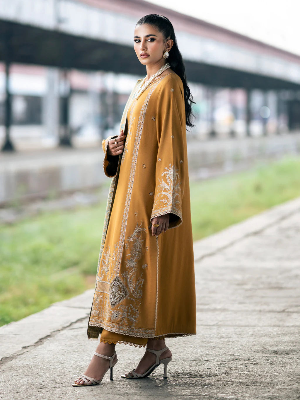 IZEL- DHANAK EMBROIDERED SHIRT WITH COUTRAI PRINTED SHAWL - VL1241