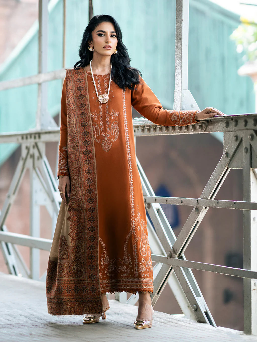 izel - Winter 3PC Dhanak Embroidered Suit - VL1262