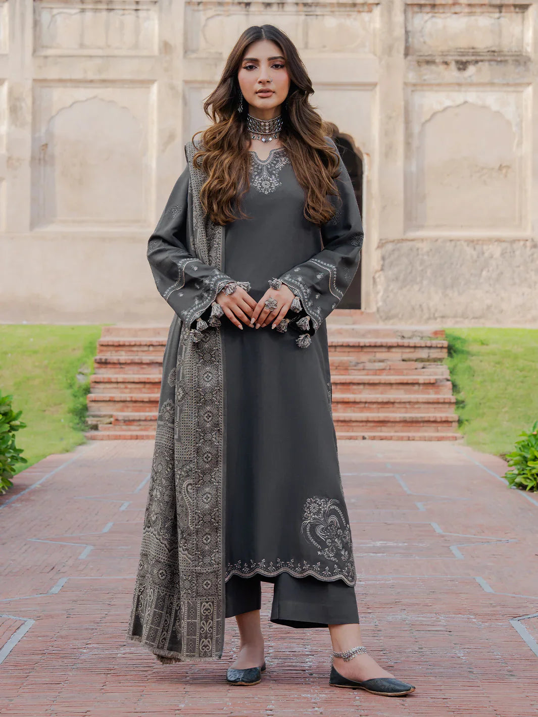 izel - Winter 3PC Dhanak Embroidered Suit - VL1252