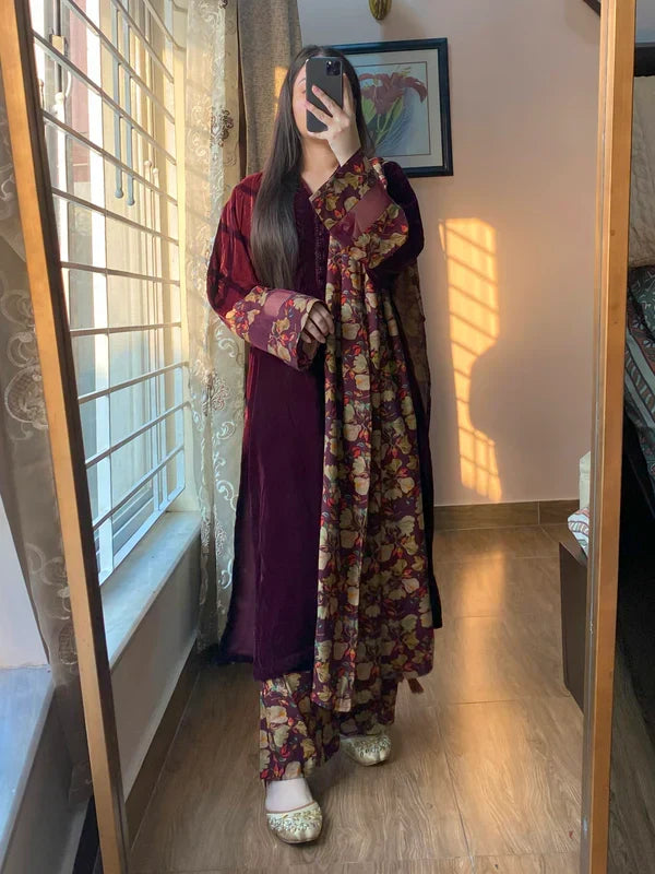 VL 1652 - Velvet Dress with Printed Dhanak Shawl