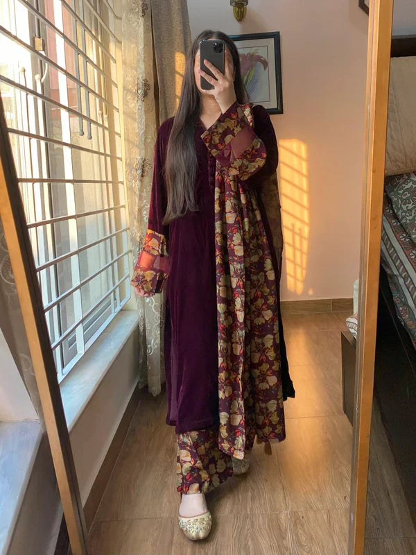 VL 1652 - Velvet Dress with Printed Dhanak Shawl