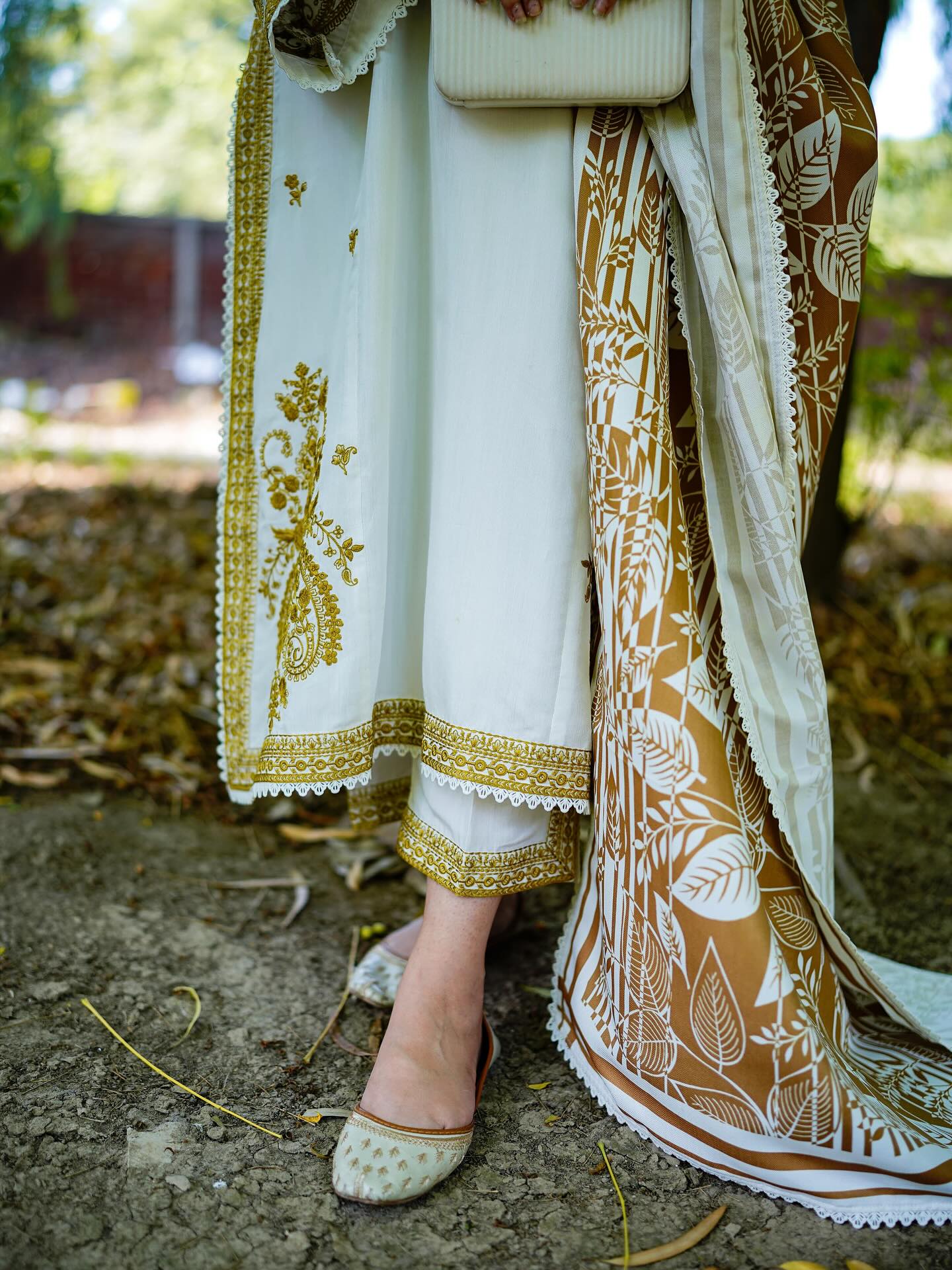 Aneelas - Winter 3PC Dhanak Embroidered Suit - VL1608