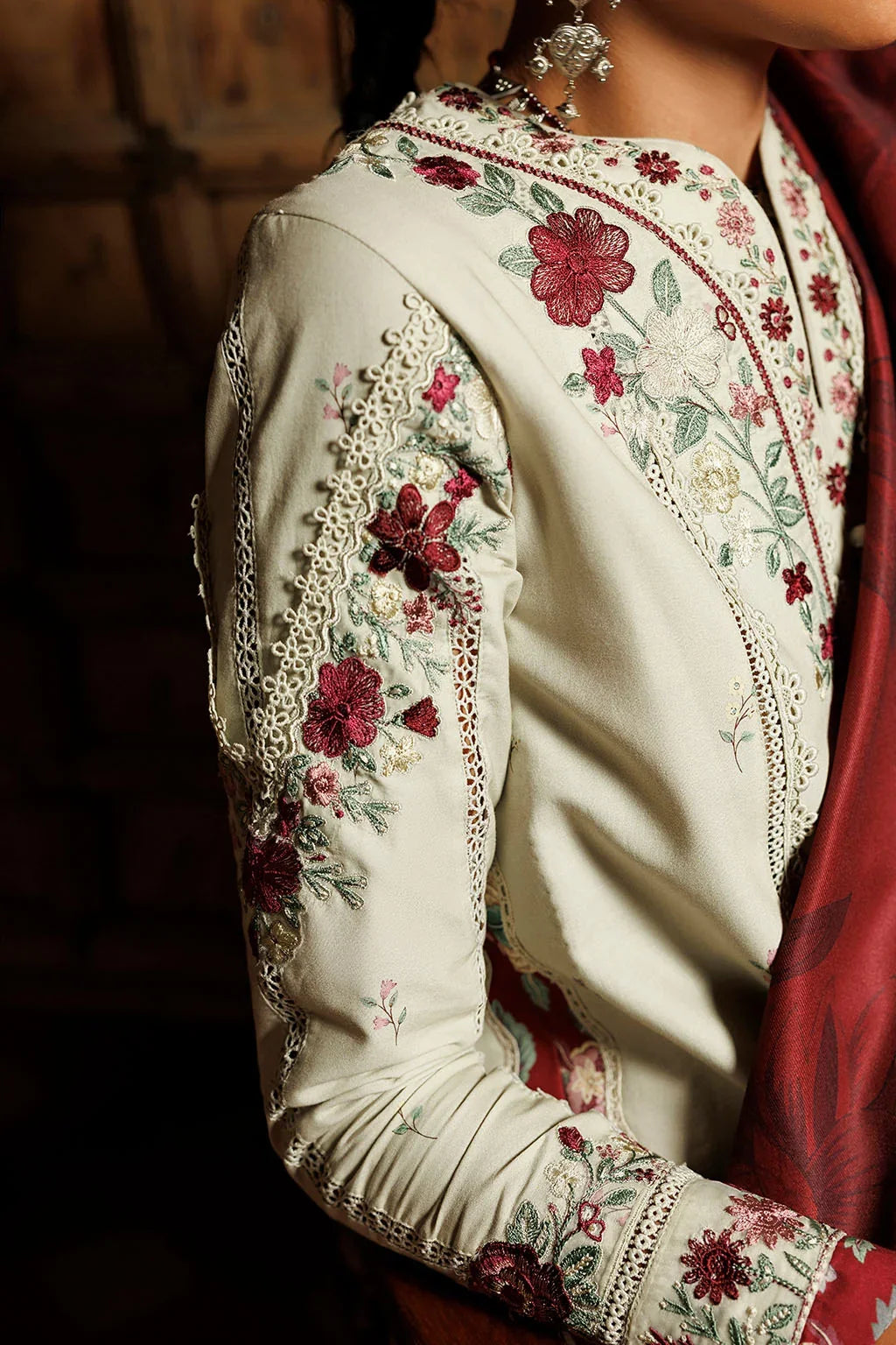 Iznik - Winter 3PC Dhanak Embroidered Suit - VL 1649