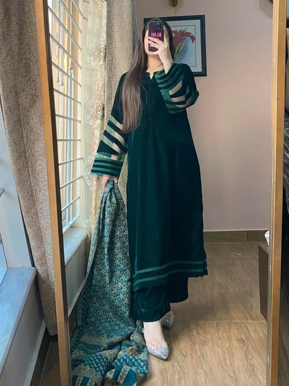 VL 1653 - Velvet Dress with Printed Dhanak Shawl