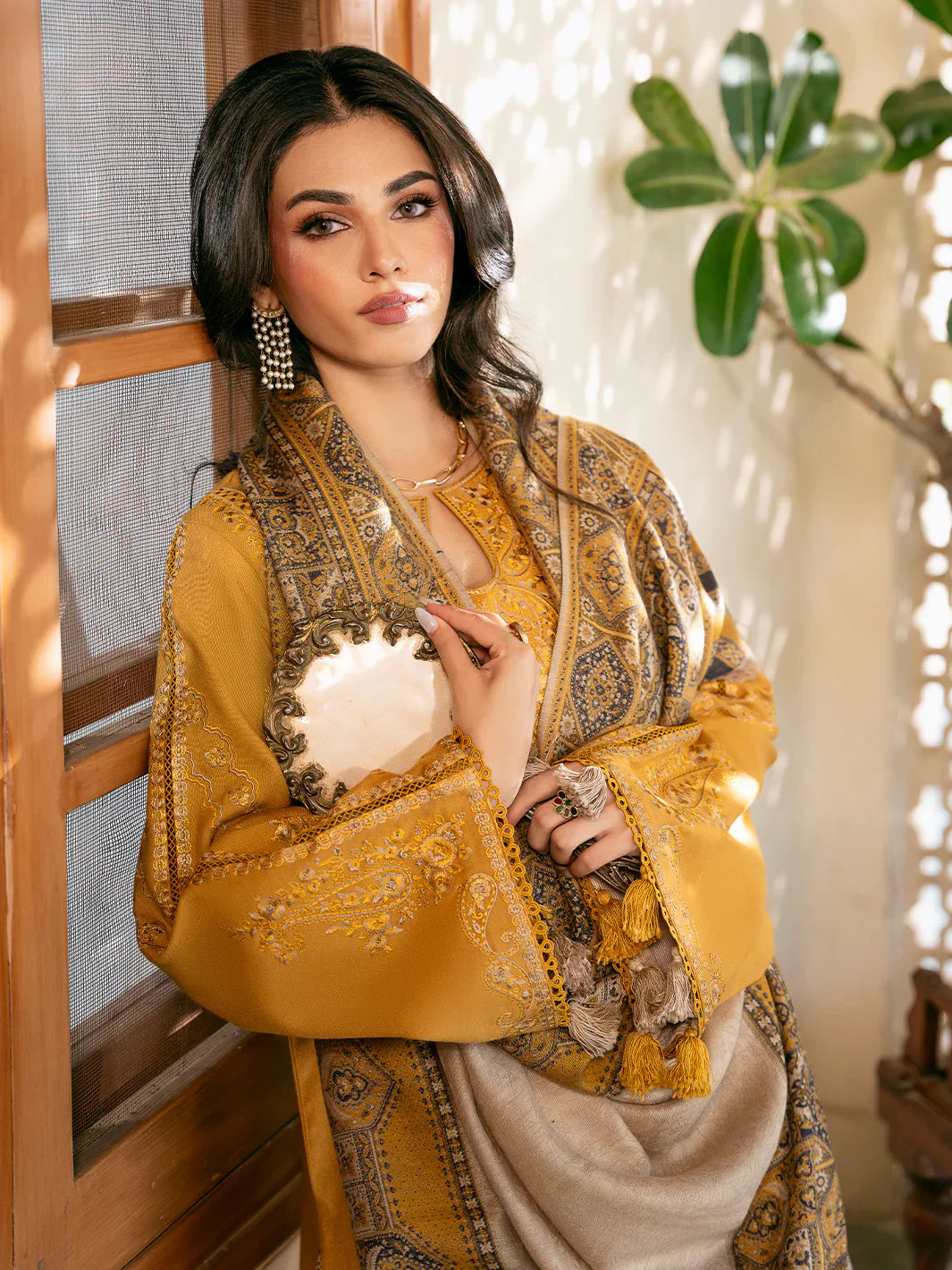 izel - Winter 3PC Dhanak Embroidered Suit - VL1225