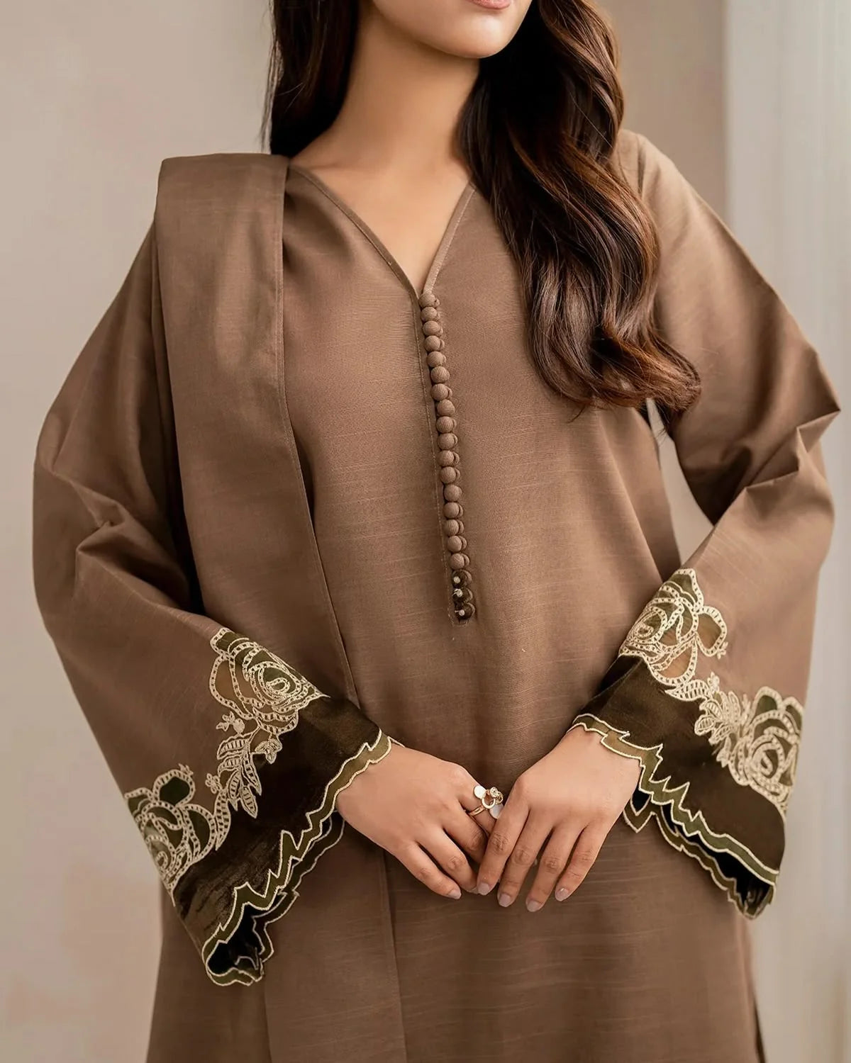 Baroque - Winter 3PC Dhanak Embroidered Suit - VL1606