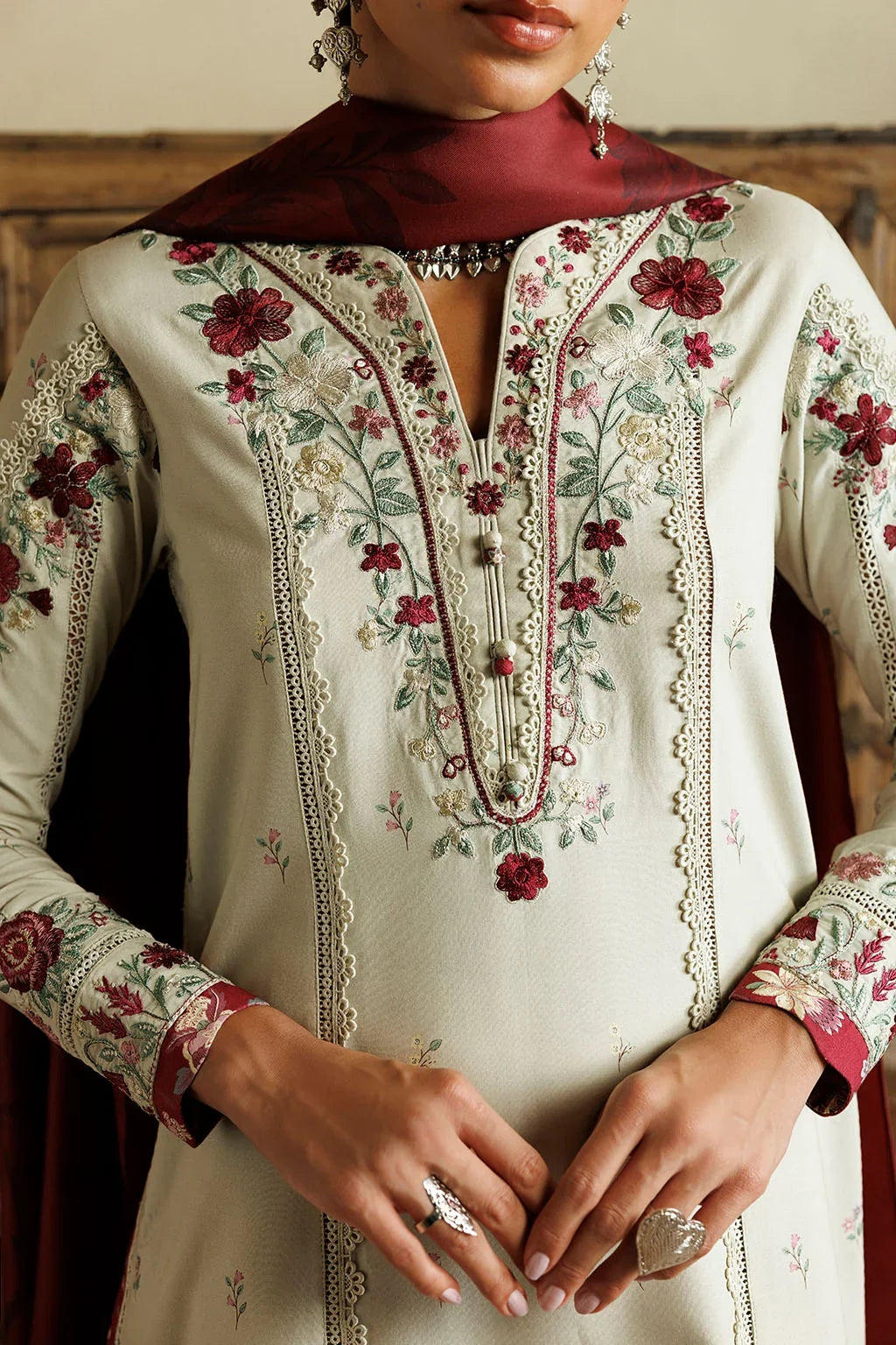 Iznik - Winter 3PC Dhanak Embroidered Suit - VL 1649